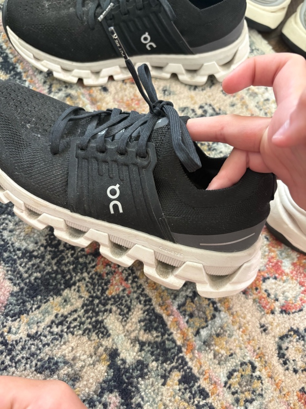 On Running Cloudswift Black Sneakers - Picture 3 of 3